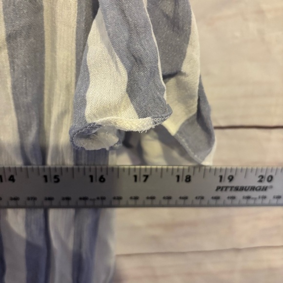 American eagle Off the Shoulder Blue and White Striped Romper Shorts NWT Medium - Picture 8 of 9